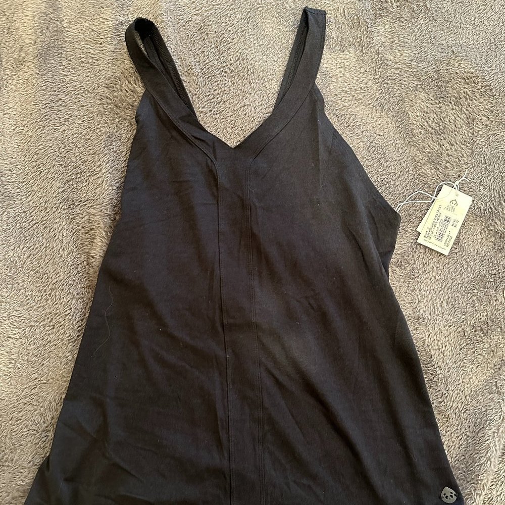 tasc Performance Movement V Neck Racer Back Tank Top Women's Small Black